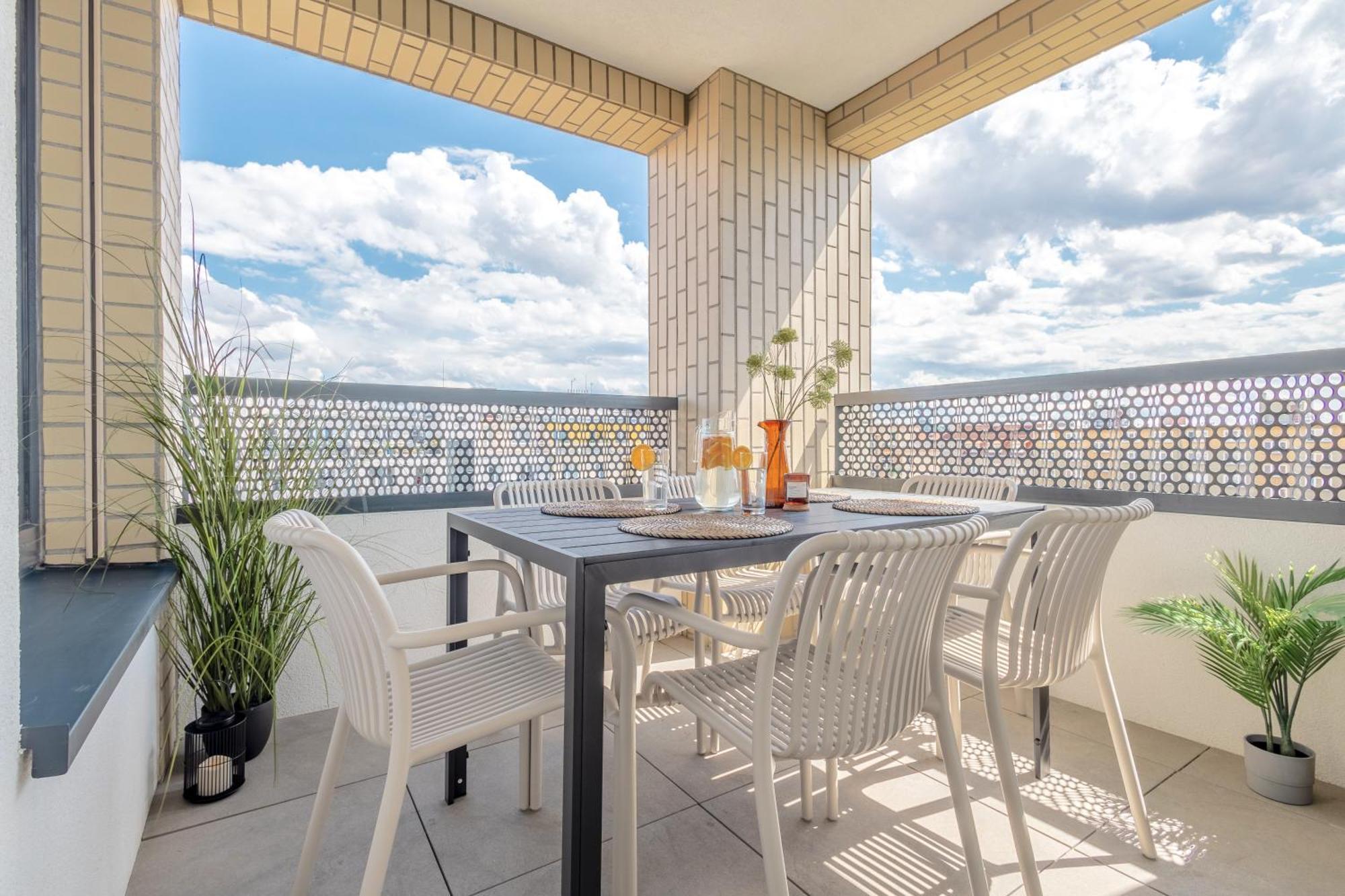 Апартаменты Bright 2Br - 7Th Floor, Balcony, Free Parking By Gravity Прага Экстерьер фото
