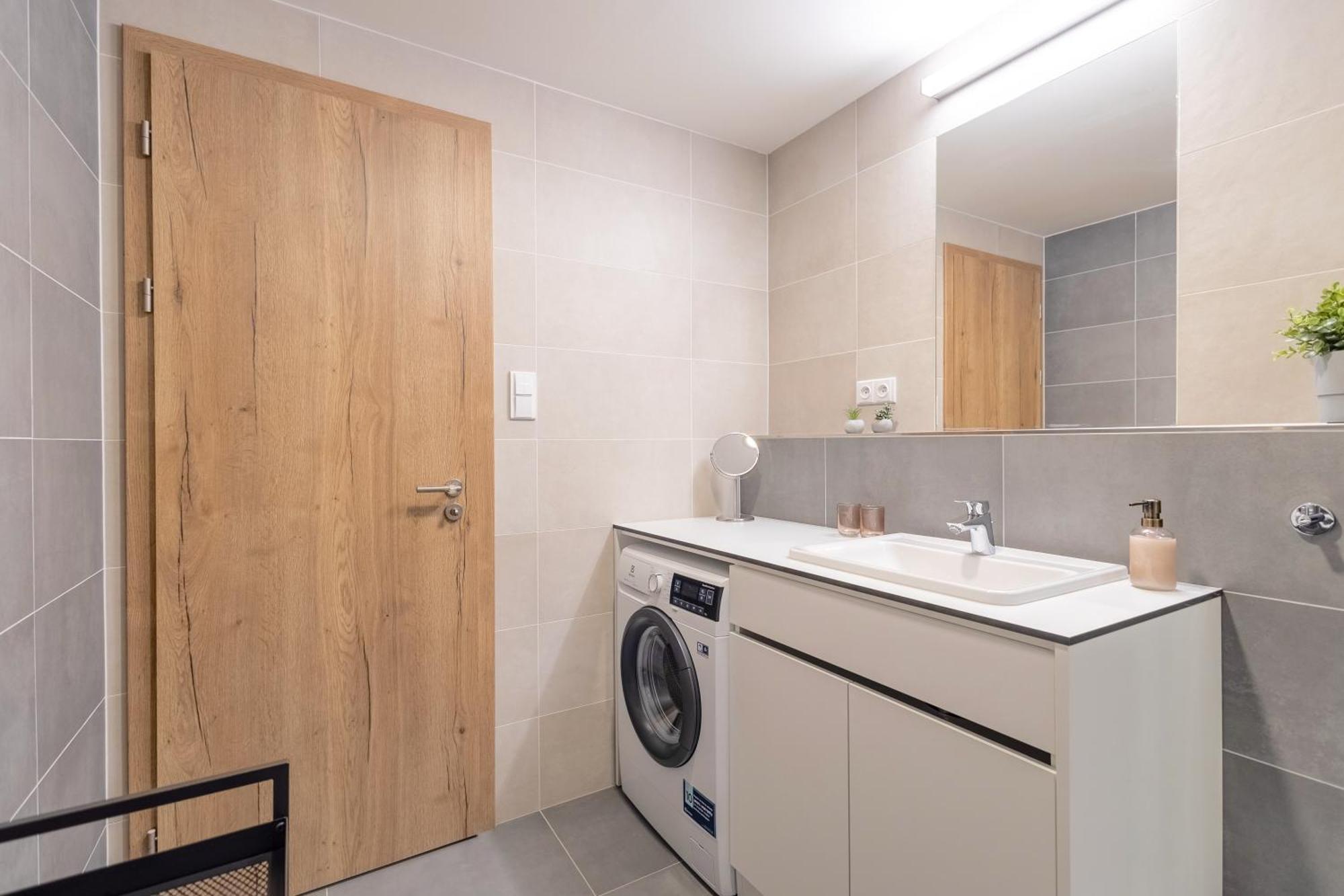 Апартаменты Bright 2Br - 7Th Floor, Balcony, Free Parking By Gravity Прага Экстерьер фото