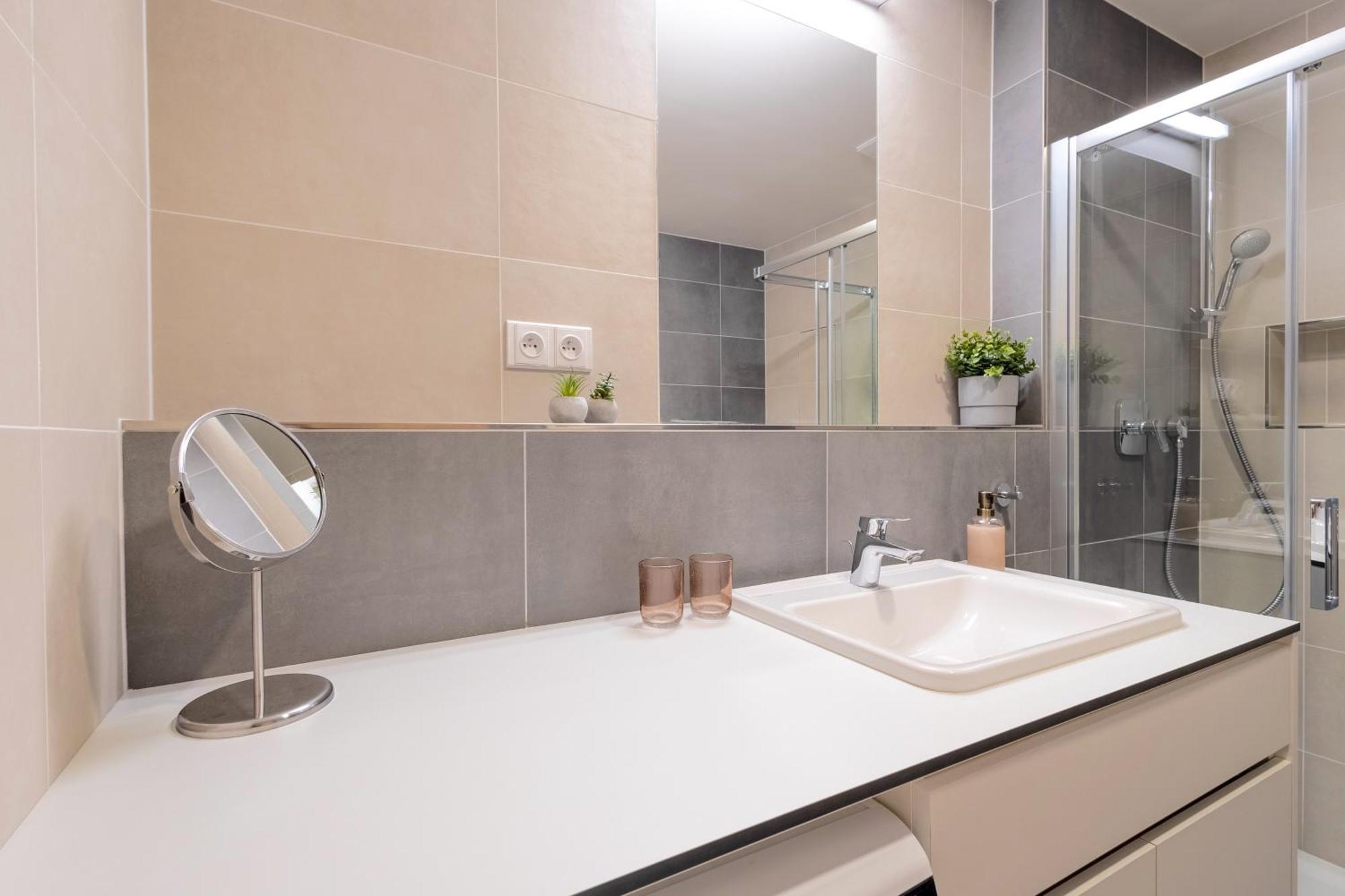 Апартаменты Bright 2Br - 7Th Floor, Balcony, Free Parking By Gravity Прага Экстерьер фото