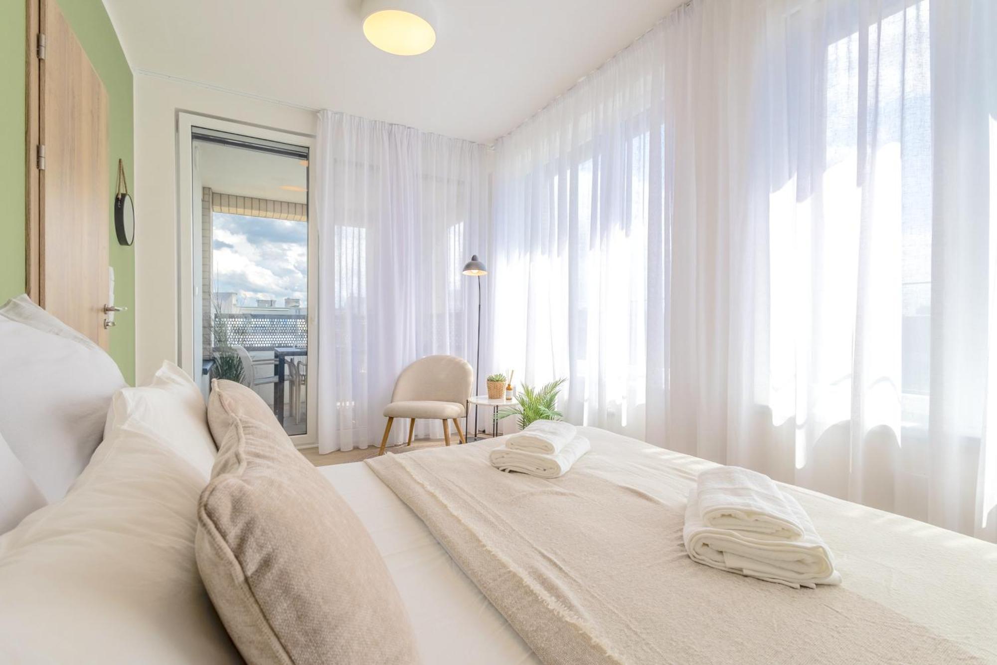 Апартаменты Bright 2Br - 7Th Floor, Balcony, Free Parking By Gravity Прага Экстерьер фото